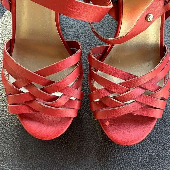G by Guess red platform sandals - Picture 1 of 5